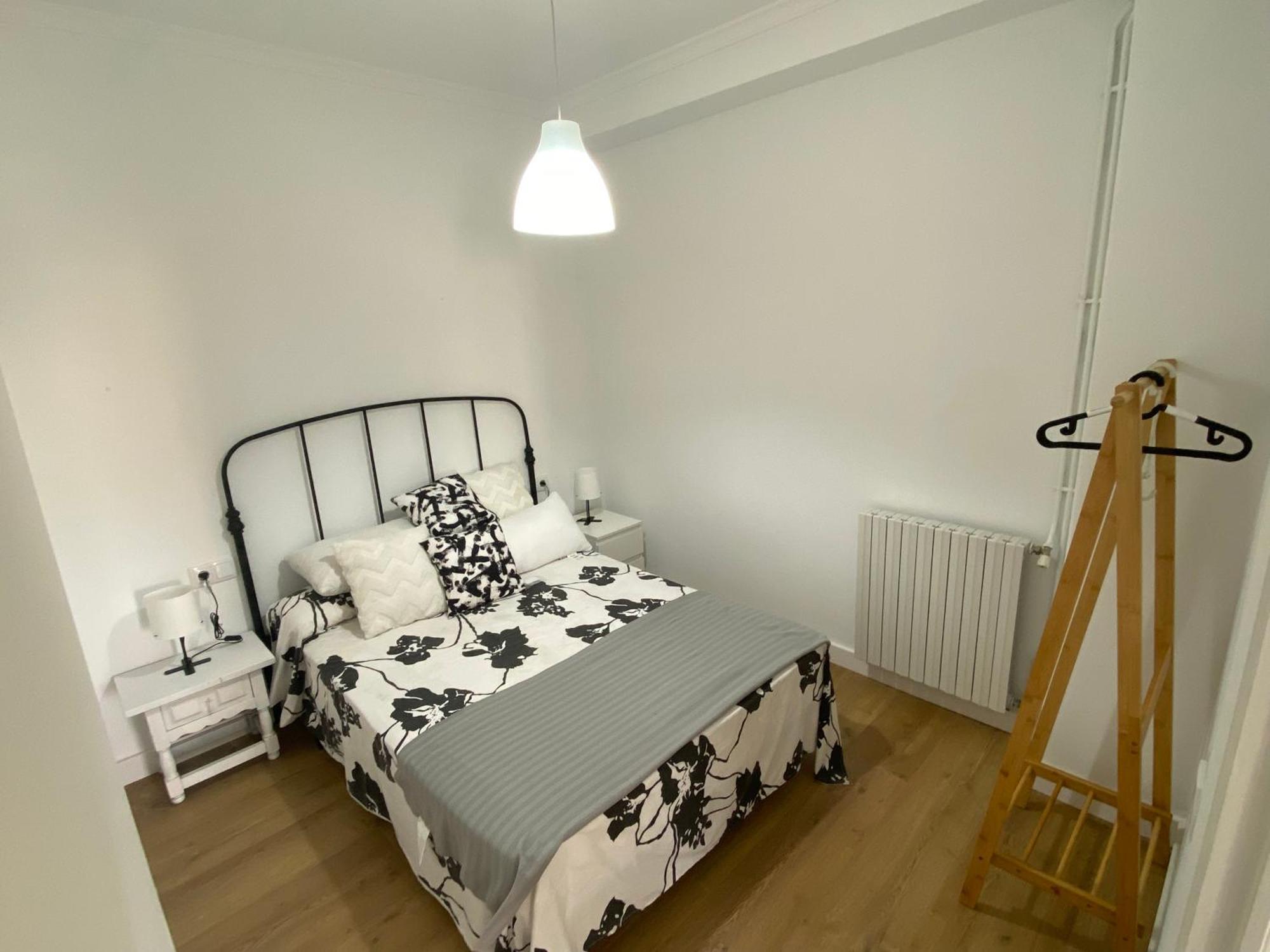 Campo De La Compania Apartment Monforte De Lemos Luaran gambar